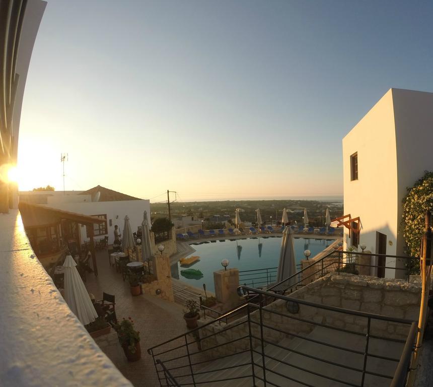 הרסוניסוס Amazones Village Suites מראה חיצוני תמונה