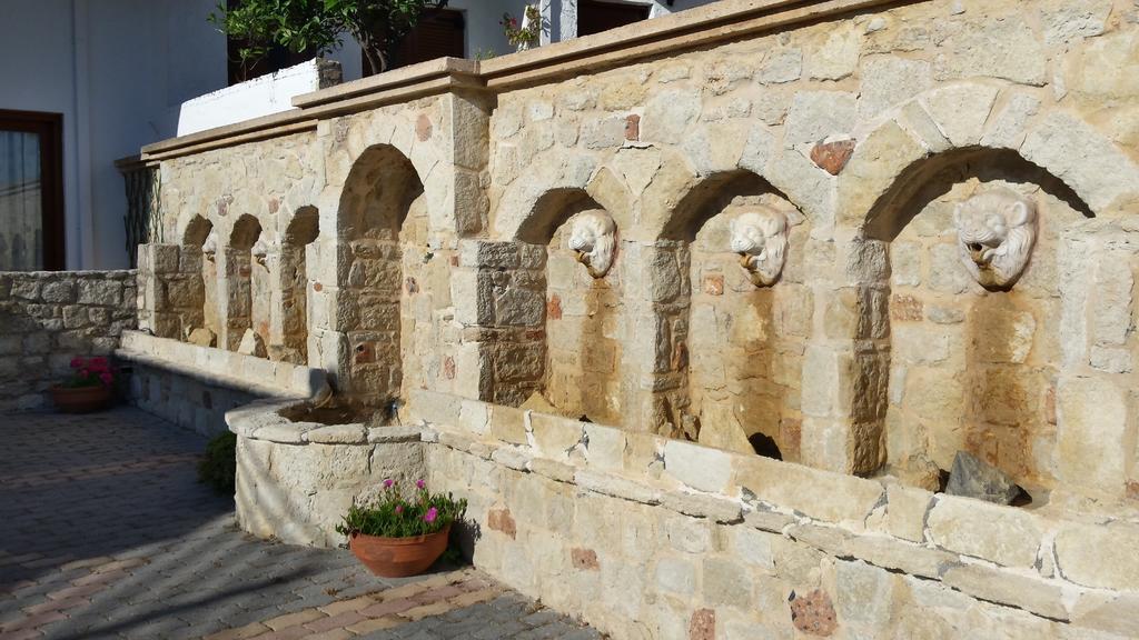 הרסוניסוס Amazones Village Suites מראה חיצוני תמונה